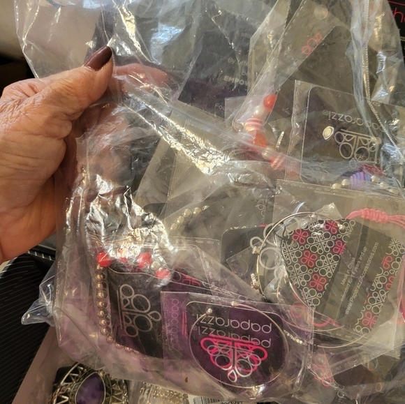 New Paparazzi Box Of Jewerly 23 Necklaces,earrings 5,braclets 2. Kids 18 Pcs - Picture 8 of 14